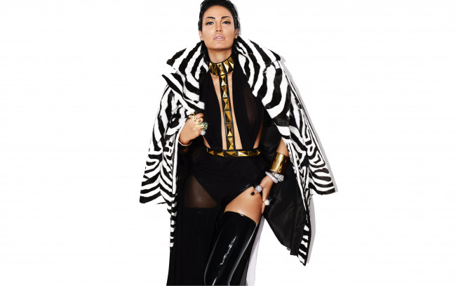 Обои картинки фото девушки, bleona qereti, чулки, украшения, зебра, пальто, блеона