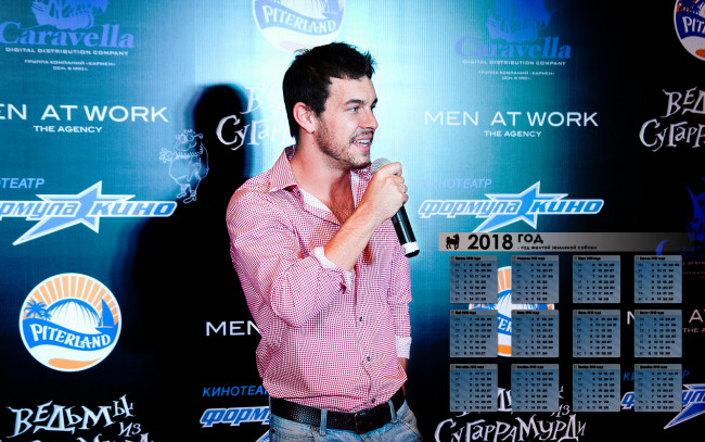 Обои картинки фото mario kasas, календари, знаменитости, 2018, парень, актер, микрофон