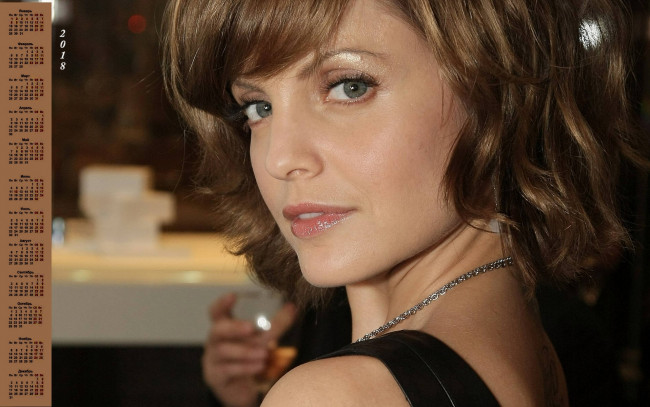 Обои картинки фото mena suvari, календари, знаменитости, актриса, женщина, 2018