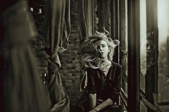 Картинка календари компьютерный+дизайн движение взгляд девушка штора помещение 2019 calendar женщина