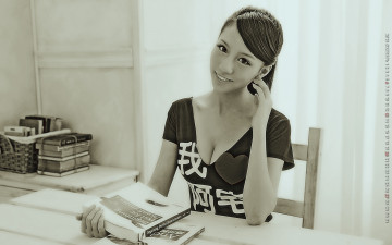 Картинка календари компьютерный+дизайн стол книга 2019 calendar женщина взгляд девушка