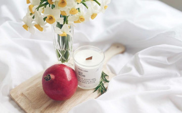 Картинка еда гранат свеча букет нарциссы