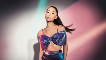 Картинка девушки ariana+grande шатенка наряд