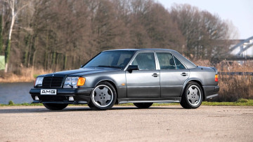 обоя автомобили, mercedes-benz, серебристый, площадка, озеро, деревья