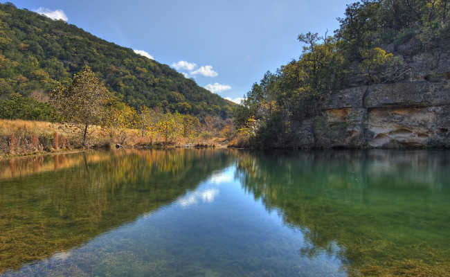 Обои картинки фото природа, реки, озера, вода, отражение, утес, деревья