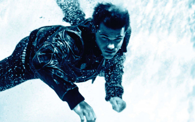 Обои картинки фото кино, фильмы, abduction, под, водой