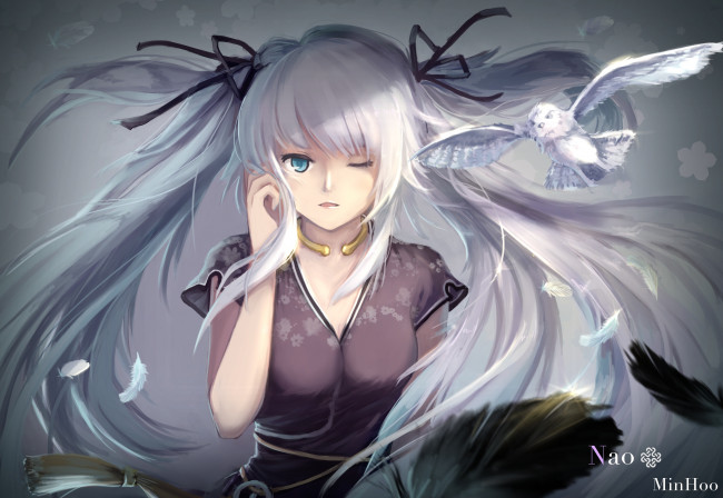 Обои картинки фото аниме, mabinogi, перья, птица, девушка, арт, взгляд, волосы, серые, minhoo, nao, цветы, сова, животное