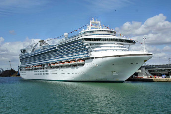 Картинка emerald+princess корабли лайнеры круизный лайнер