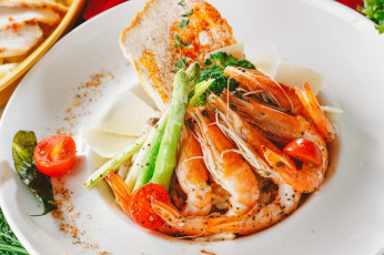 Картинка еда рыбные+блюда +с+морепродуктами спаржа креветки