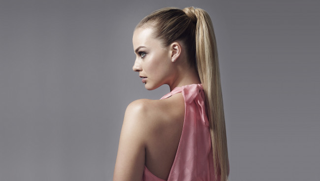 Обои картинки фото девушки, margot robbie, блондинка, актриса, хвост