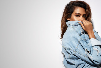 Картинка девушки -+брюнетки +шатенки esha gupta шатенка куртка