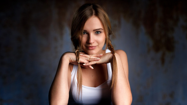 Обои картинки фото девушки, - рыжеволосые и разноцветные, косички