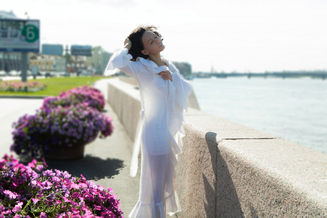 Обои картинки фото анастасия платонова, девушки, pammie lee ,  paula t,  anastasia spitz,  стася шпиц,  stasya bloom, анастасия, платонова, pammie, lee, winonа, paula, t, anastasia, spitz, стася, шпиц, stasya, bloom, девушка, модель, брюнетка, красотка, стройная, сексуальная, поза, взгляд, флирт, макияж, причёска