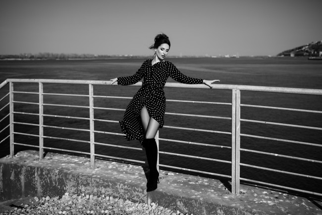 Обои картинки фото девушки, - черно-белые, девушка, красивая, супер, секси, няша, нежная, классная, модница, лапочка, мадам