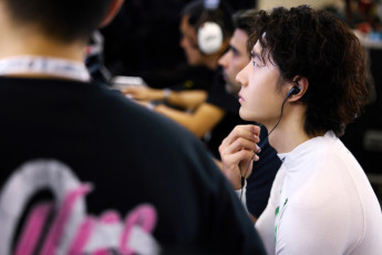 обоя мужчины, wang yi bo, актер, певец, свитер, наушники, люди