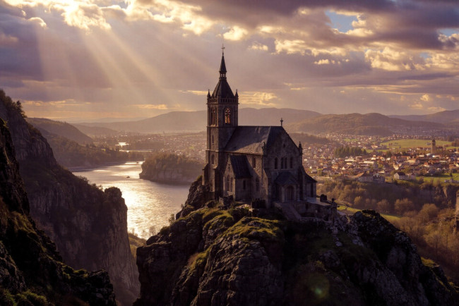 Обои картинки фото города, - дворцы,  замки,  крепости, замок, река, скалы, город