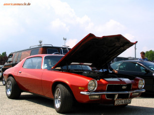 Картинка автомобили выставки уличные фото