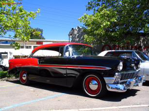 Картинка автомобили выставки уличные фото