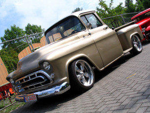 Картинка автомобили выставки уличные фото