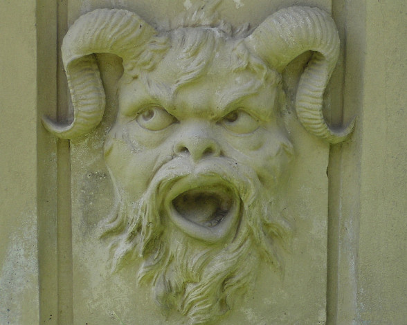 Обои картинки фото разное, рельефы, статуи, музейные, экспонаты, черт