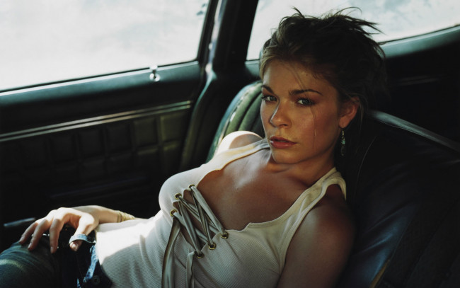 Обои картинки фото leann, rimes, музыка, в, машине