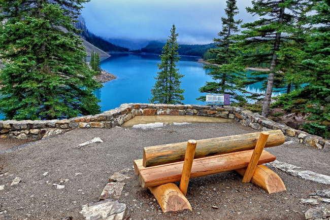 Обои картинки фото moraine, lake, banff, national, park, canada, природа, реки, озера, озеро, морейн, канада, банф, скамейка, ели, пейзаж