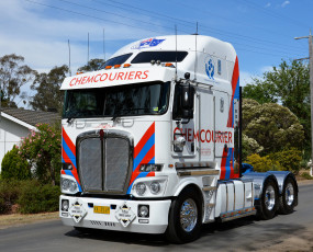 Картинка k200+kenworth автомобили kenworth+ выставка улица тягач седельный тяжелый грузовик