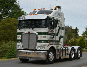 Картинка kenworth+k200 автомобили kenworth+ выставка улица тягач седельный грузовик тяжелый