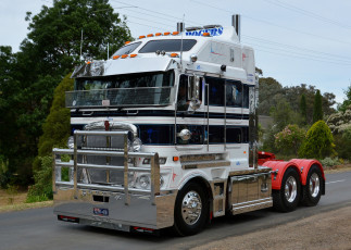 Картинка k200+bigcab+kenworth автомобили kenworth+ выставка улица тяжелый грузовик седельный тягач