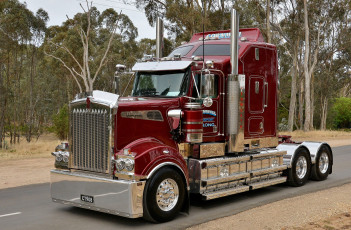 Картинка kenworth автомобили kenworth+ выставка улица седельный грузовик тягач тяжелый
