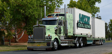 Картинка t908+kenworth автомобили kenworth+ выставка улица тягач седельный грузовик тяжелый