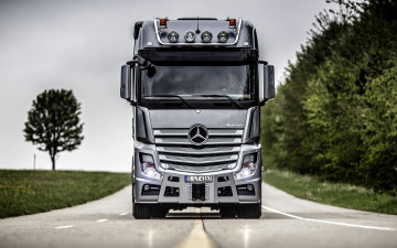 Картинка автомобили mercedes+trucks стекло