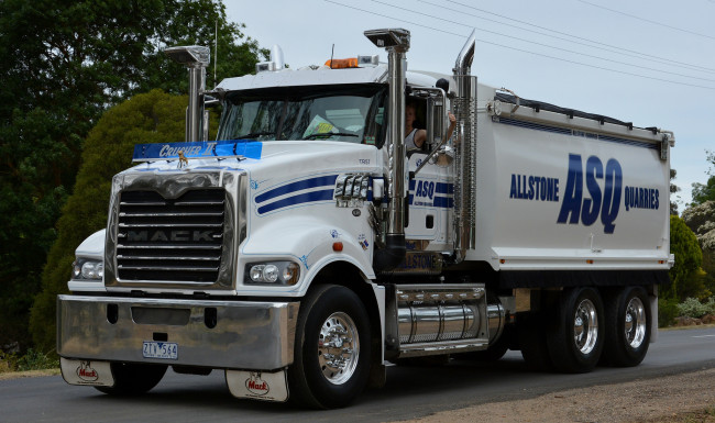 Обои картинки фото mack tipper, автомобили, mack, седельный, грузовик, тяжелый, тягач