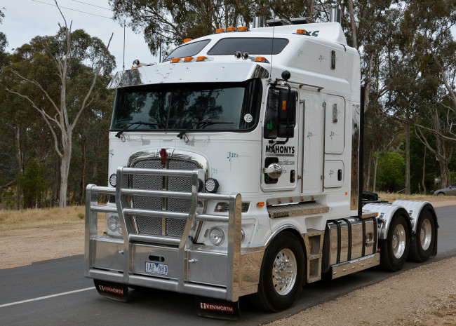 Обои картинки фото k200 kenworth, автомобили, kenworth , выставка, улица, седельный, грузовик, тяжелый, тягач