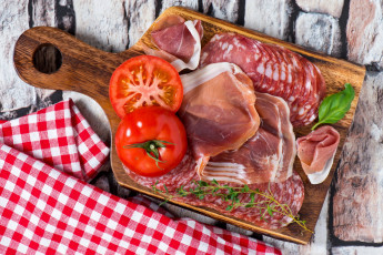 Картинка еда колбасные+изделия помидор ломтики ветчина салями томаты помидоры