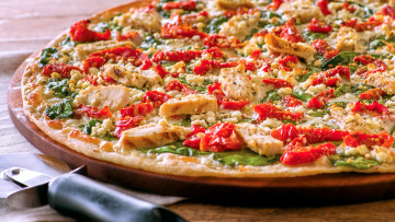 Картинка еда пицца помидоры зелень мясо