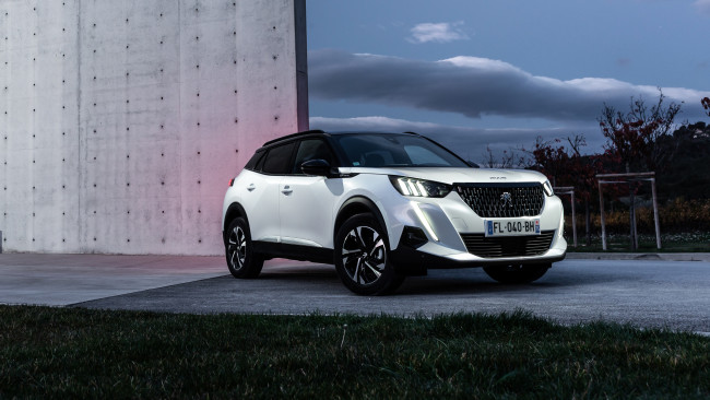 Обои картинки фото peugeot 2008 gt line 2019, автомобили, peugeot, 2008, белый, gt, line, 2019, кроссовер
