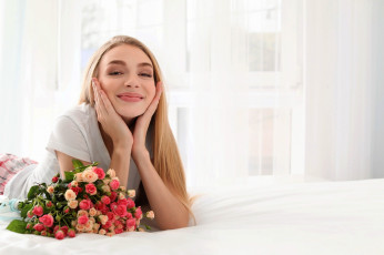 Картинка девушки -+блондинки +светловолосые розы блондинка поза улыбка