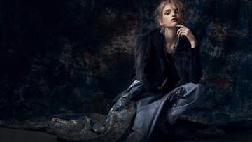 Картинка девушки -+блондинки +светловолосые мех украшения