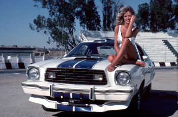 Картинка автомобили -авто+с+девушками mustang