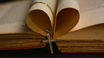 Картинка разное канцелярия +книги книга страницы сердечко крестик