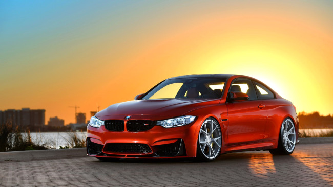 Обои картинки фото bmw m4, автомобили, bmw, красный, площадка, пруд, дома