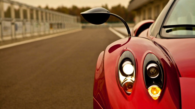 Обои картинки фото pagani huayra, автомобили, фрагменты автомобиля, красный, фара