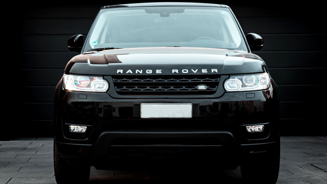 Обои картинки фото range rover sport, автомобили, range rover, темный, ворота