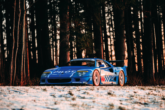 Обои картинки фото ferrari f40, автомобили, ferrari, синий, лес, деревья, снег