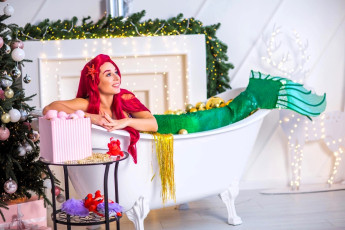 обоя девушки, анна шаховская, образ, косплей, наряд, русалочка, новый, год, ванна, шарики, украшения, ёлка