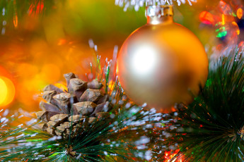 Картинка праздничные шары шарик шишка ёлка украшения