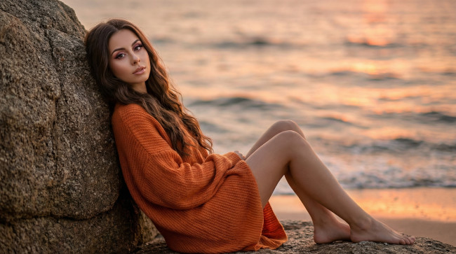 Обои картинки фото красивая девушка, девушки, - брюнетки,  шатенки, девушка, женщина, шатенка, темноволосая, сексуальная, модель, звезда, позирует, разная, обувь, верхняя, стильная, одежда, нижнее, эротическое, бельё, трусы, лифчик, колготки, чулки, аксессуары, макияж, и, множество, элементов, на, фотографии