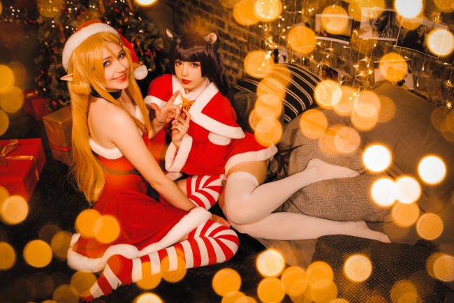 Обои картинки фото девушки, карина салахутдинова , tenletters, подруги, образы, костюмы, наряды, косплей, новый, год, блики, ёлка, подарки