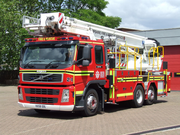 Обои картинки фото автомобили, пожарные машины, пожарный, спецтехника, автомобиль